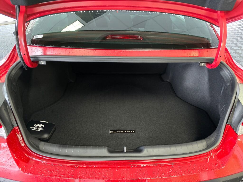 New 2025 Hyundai Elantra SEL image 12
