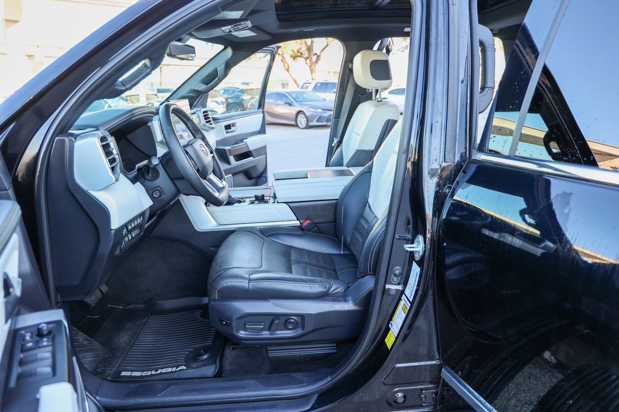 Used 2023 Toyota Sequoia Capstone image 32