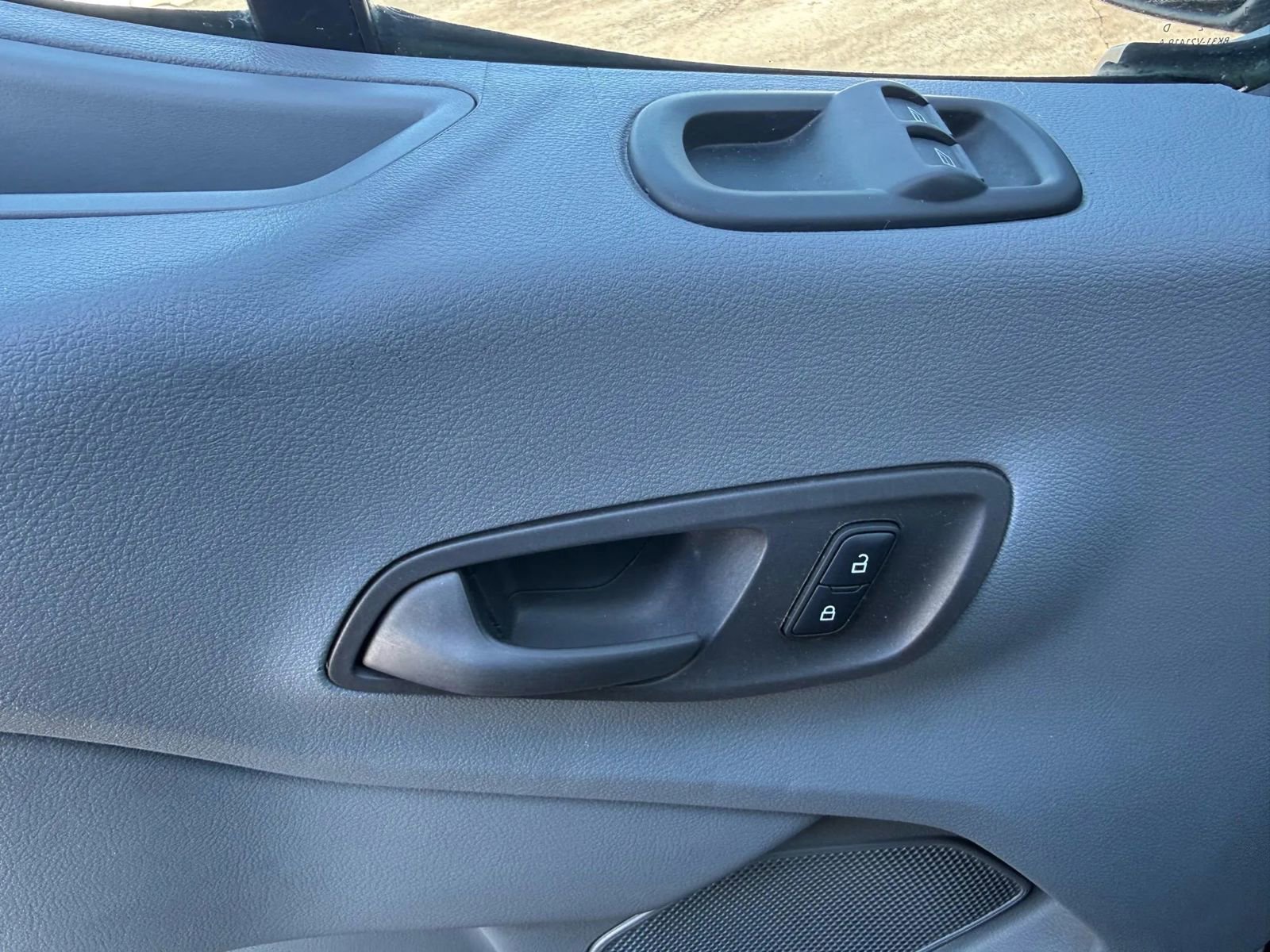 Used 2017 Ford Transit 250 Medium Roof w/Sliding Side Doo image 12