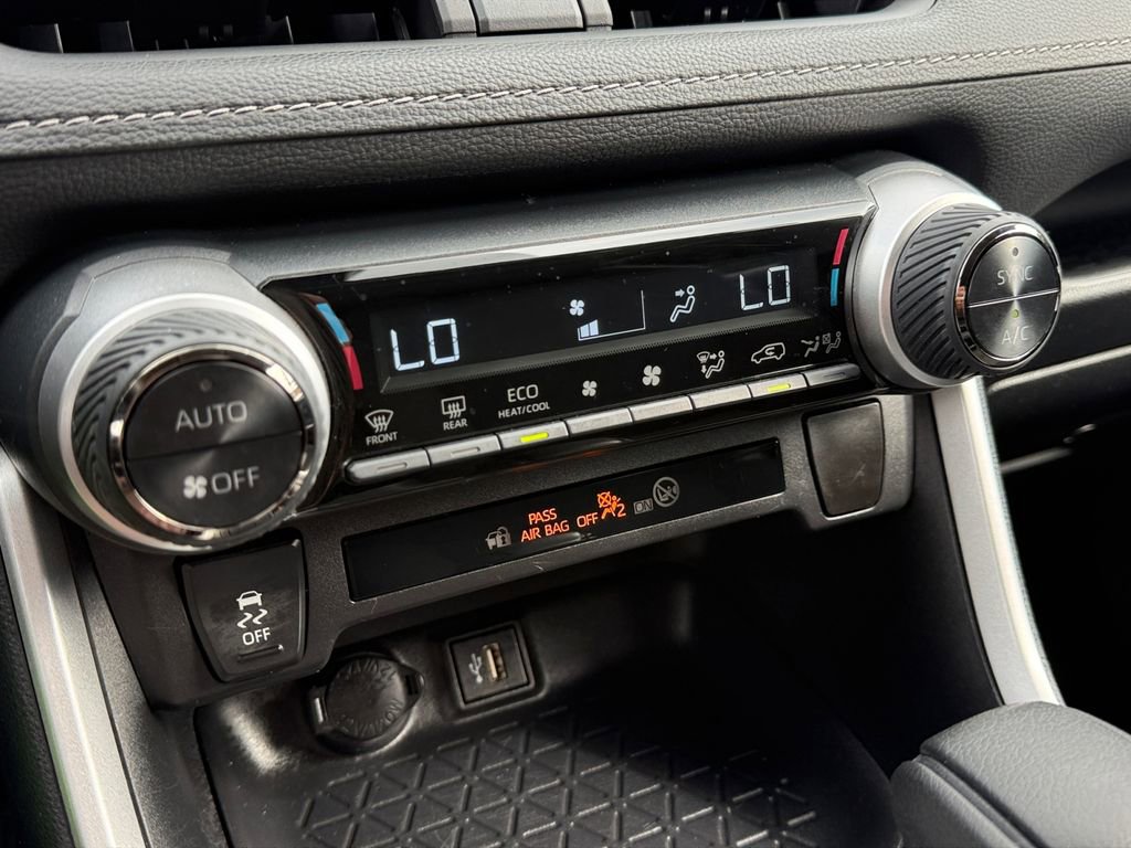 Used 2025 Toyota RAV4 LE AWD/4WD image 38