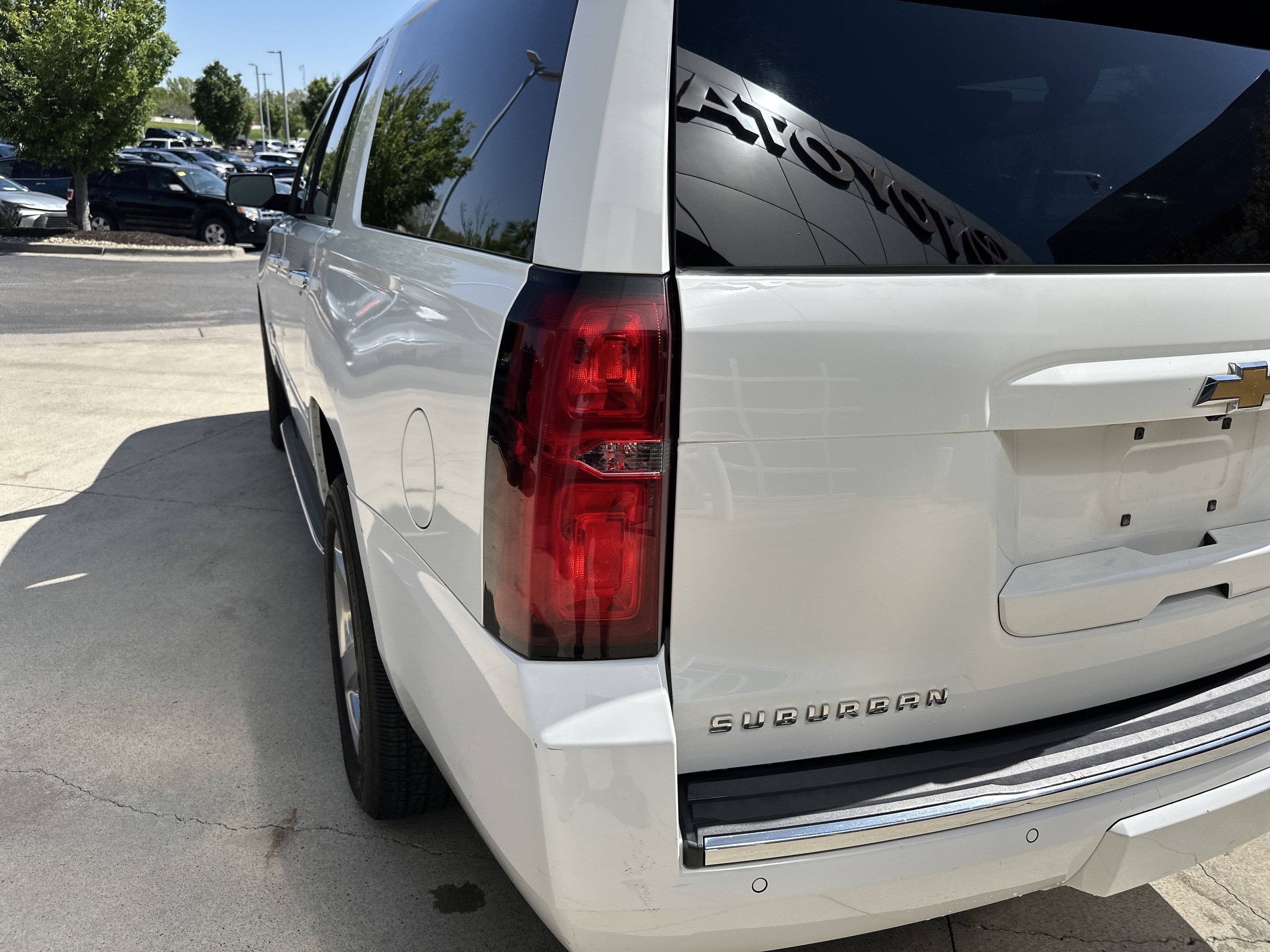 Used 2018 Chevrolet Suburban Premier RWD image 12
