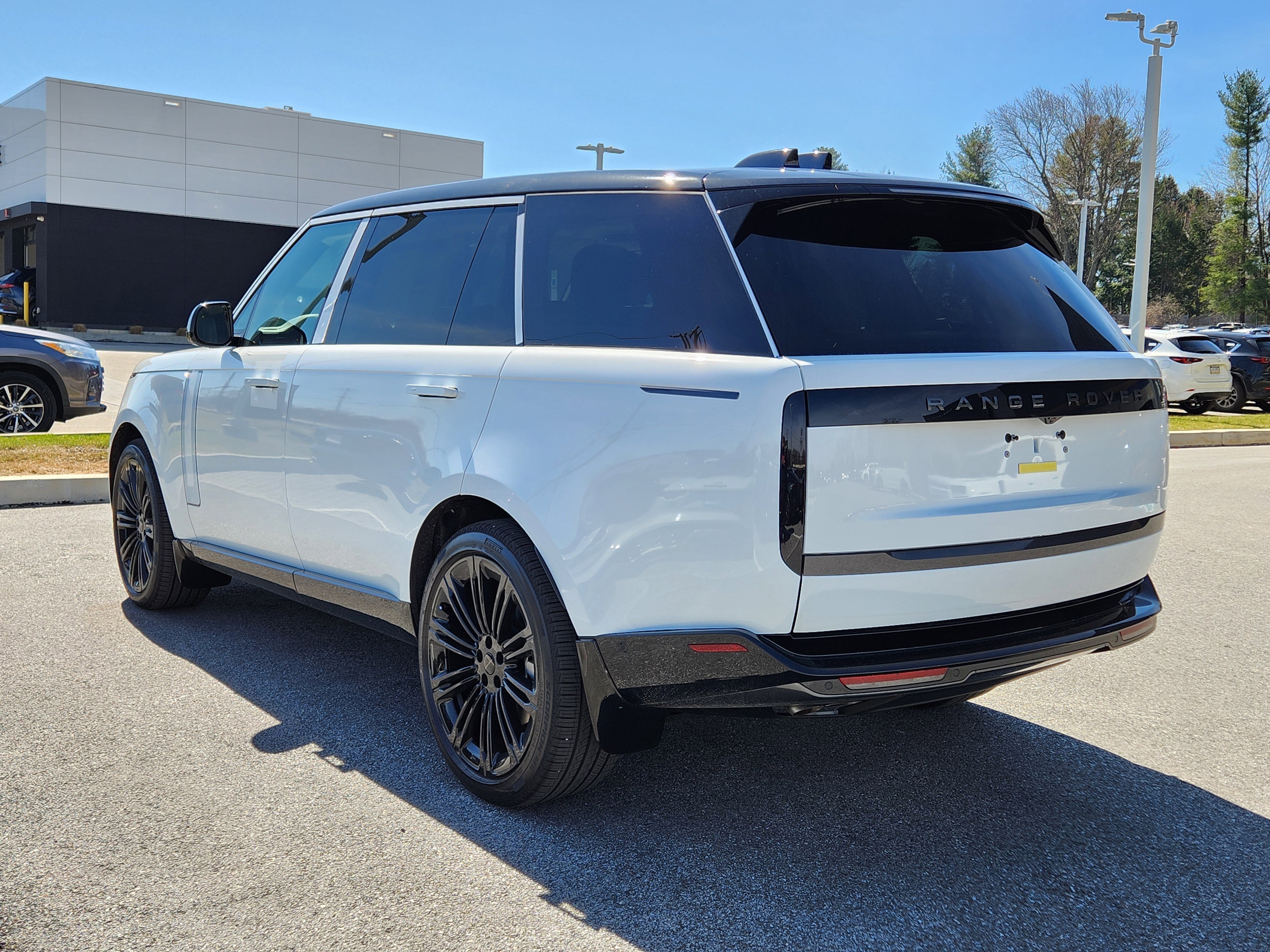 New 2026 Land Rover Range Rover Long Wheelbase SE image 3