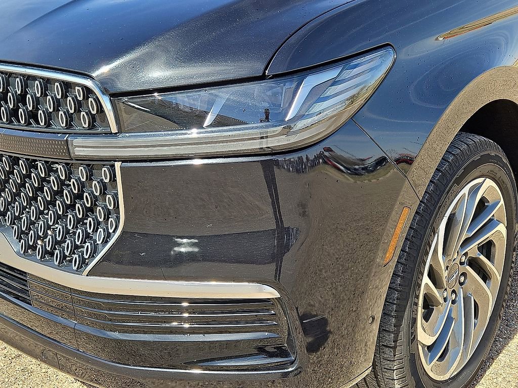 Used 2025 Lincoln Navigator Reserve image 10