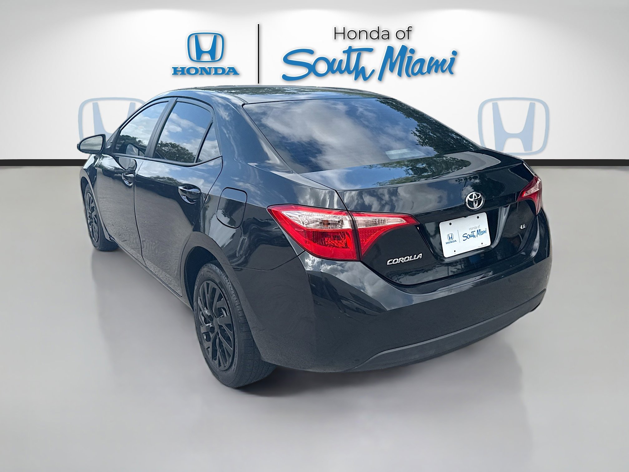 Used 2018 Toyota Corolla LE FWD image 5