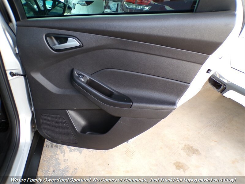 Used 2014 Ford Focus SE FWD image 23