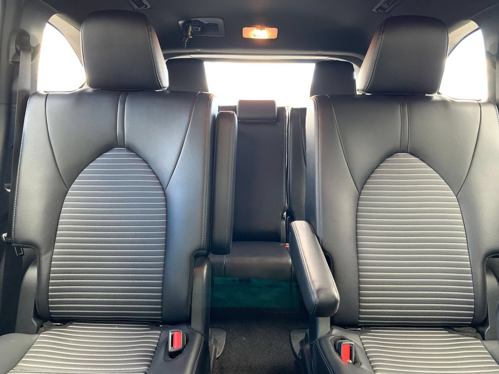 Used 2025 Toyota Highlander XSE AWD/4WD image 36