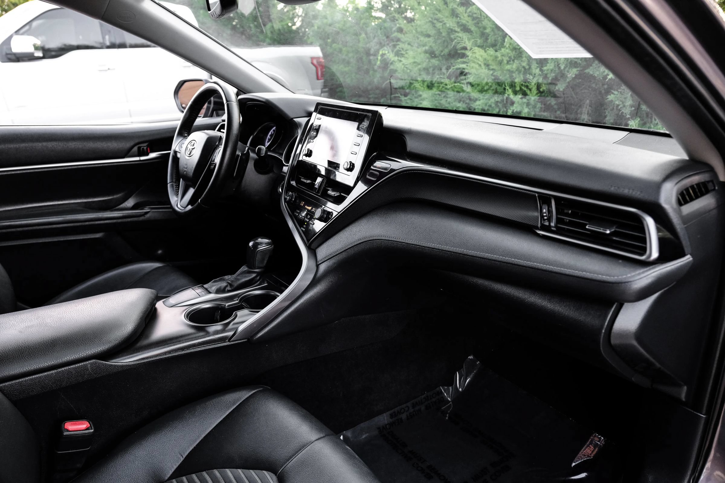 Used 2022 Toyota Camry SE w/ Convenience Package FWD image 14