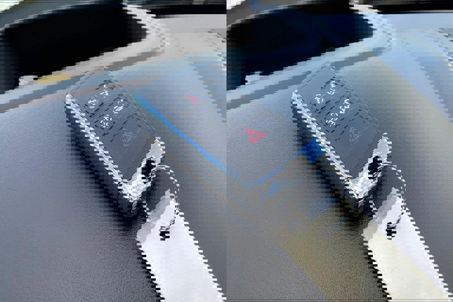 Used 2024 Land Rover Discovery Metropolitan Edition image 14