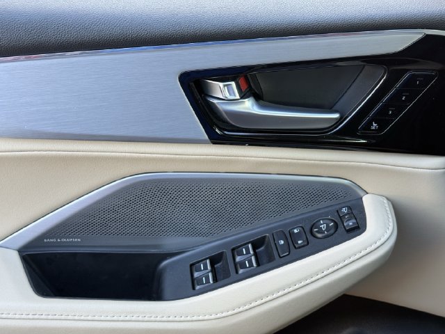 Certified 2025 Acura MDX w/ Technology Package FWD image 23