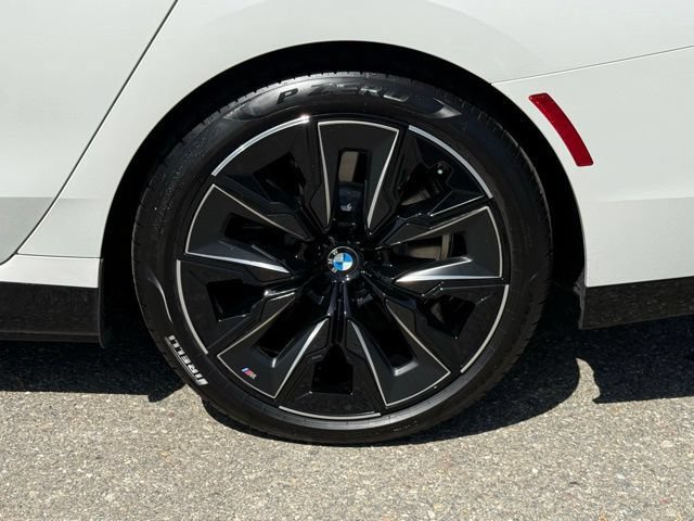 Used 2026 BMW 750e xDrive AWD/4WD image 14