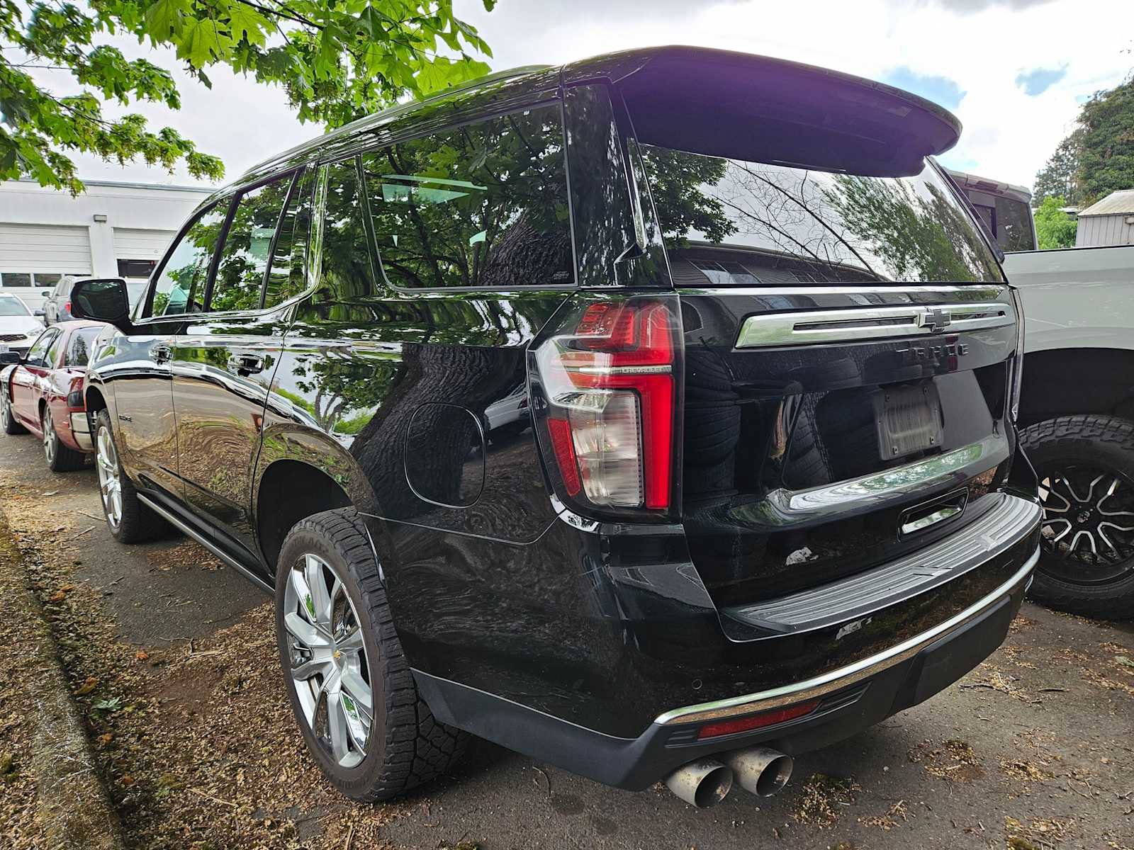 Used 2021 Chevrolet Tahoe High Country w/ Premium Package AWD/4WD image 6