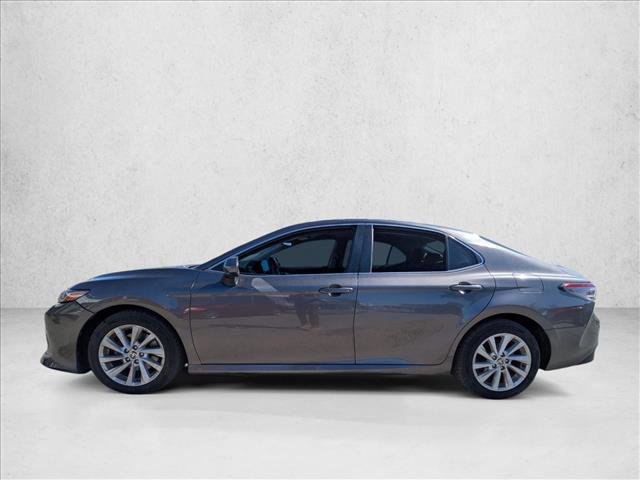 Used 2022 Toyota Camry LE image 2