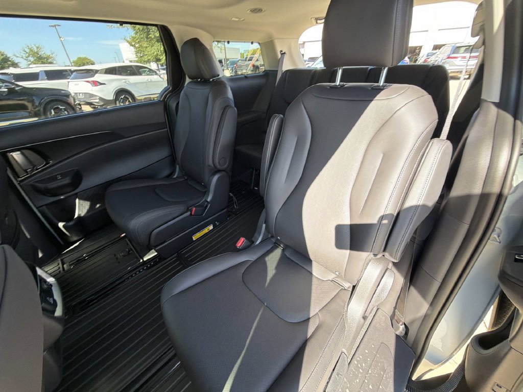 New 2027 Kia Carnival SX w/ Dark Edition Package FWD image 27