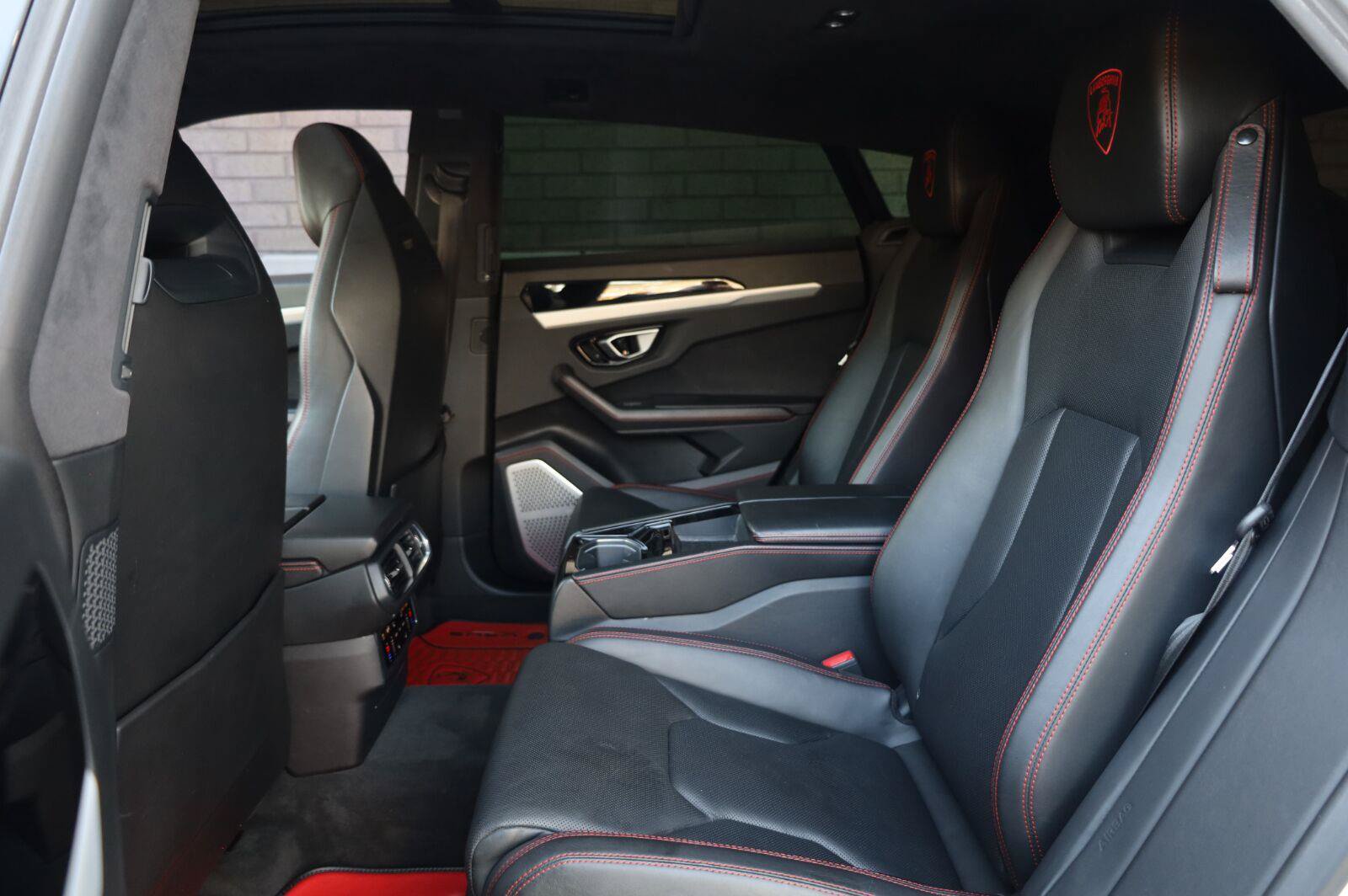 Used 2019 Lamborghini Urus AWD/4WD image 28