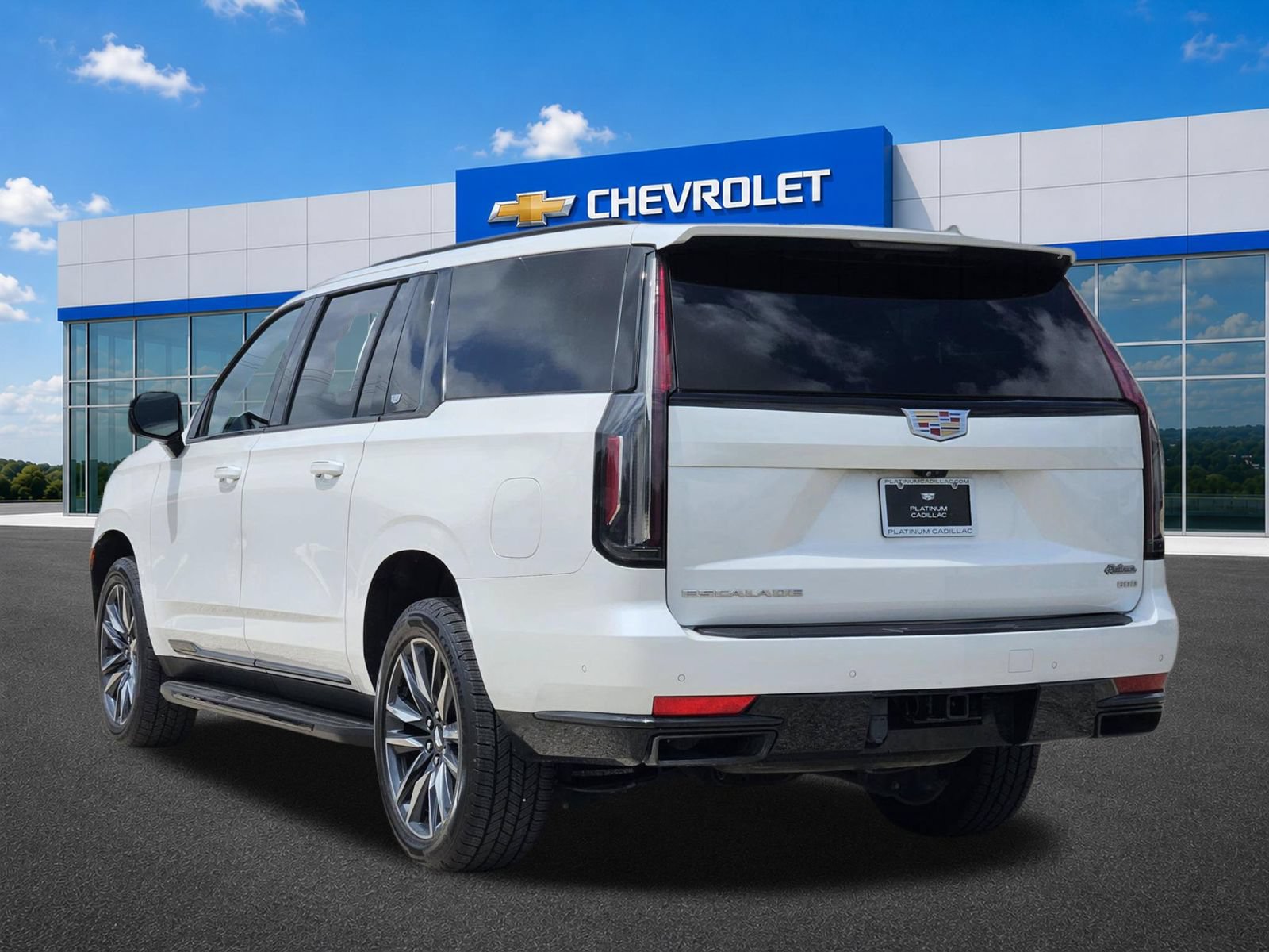 Used 2023 Cadillac Escalade ESV Sport w/ Heavy-Duty Trailer Package AWD/4WD image 4