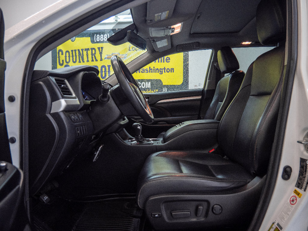 Used 2017 Toyota Highlander XLE image 12