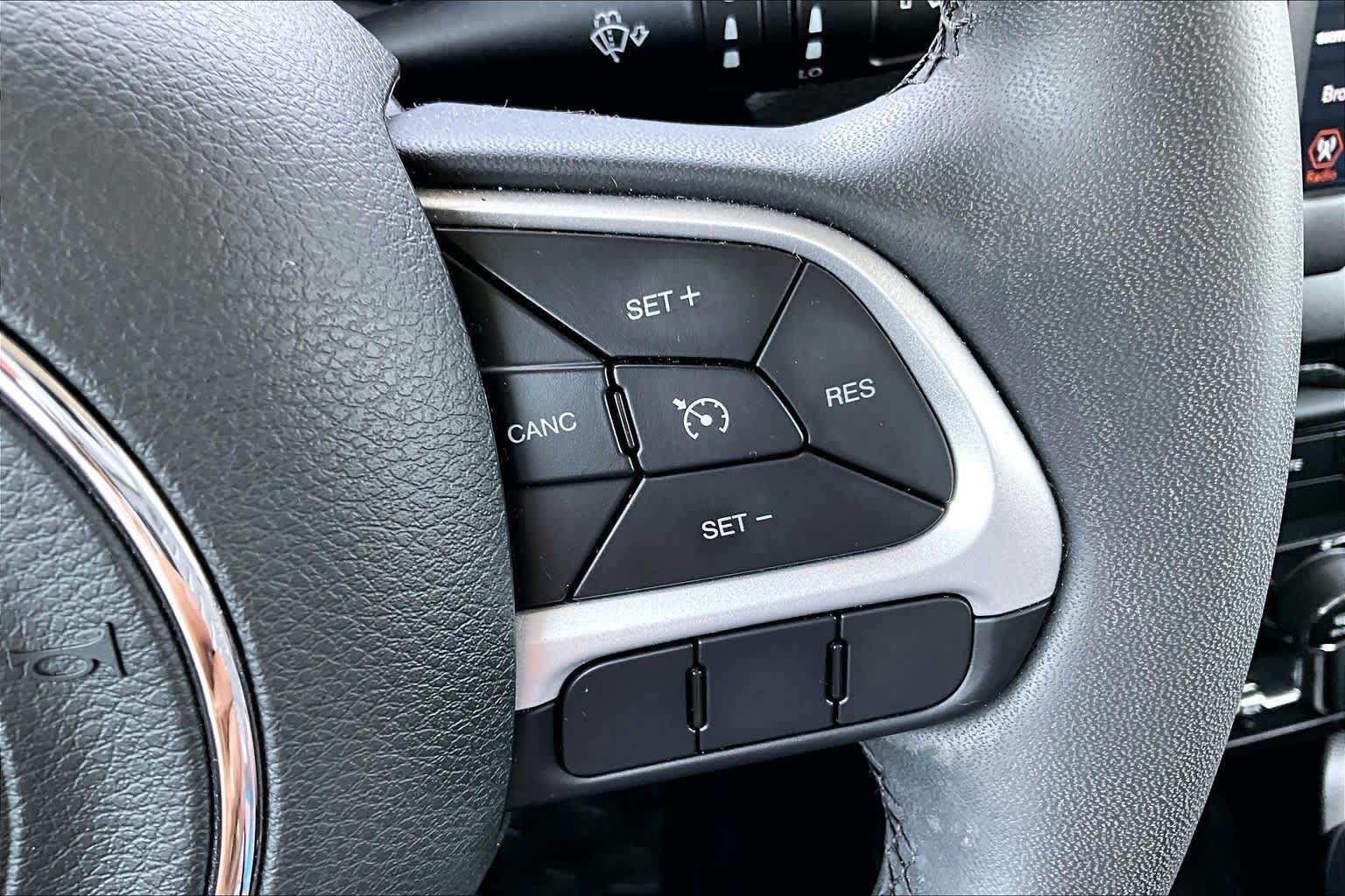 Used 2018 Jeep Renegade Latitude FWD image 21