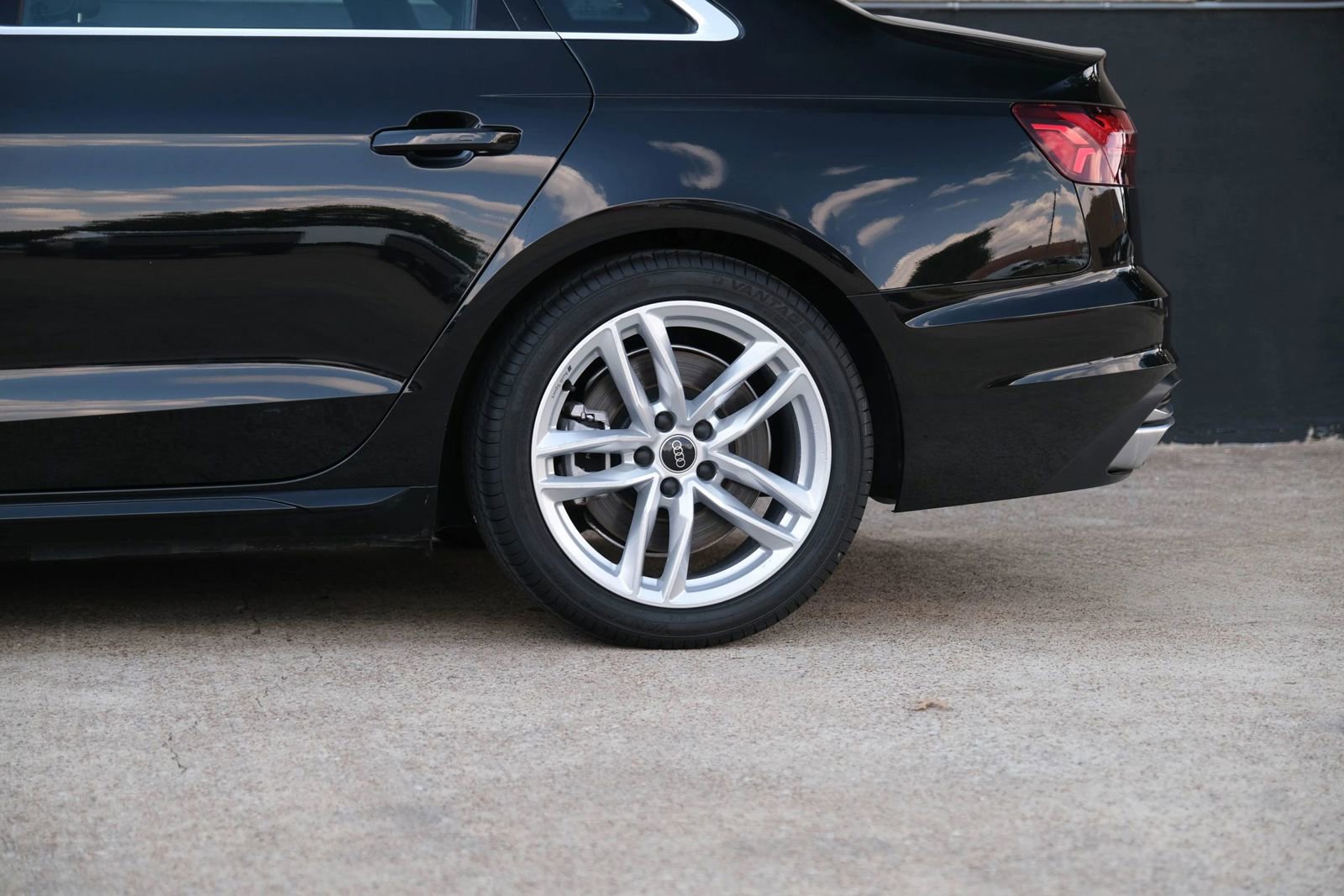 Used 2024 Audi A4 2.0T Premium Plus image 13