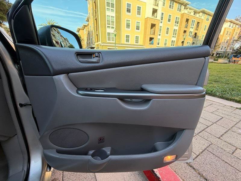 Used 2010 Toyota Sienna LE FWD image 49