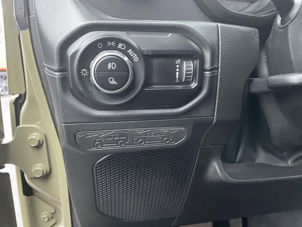 Used 2025 Jeep Gladiator Sport image 30