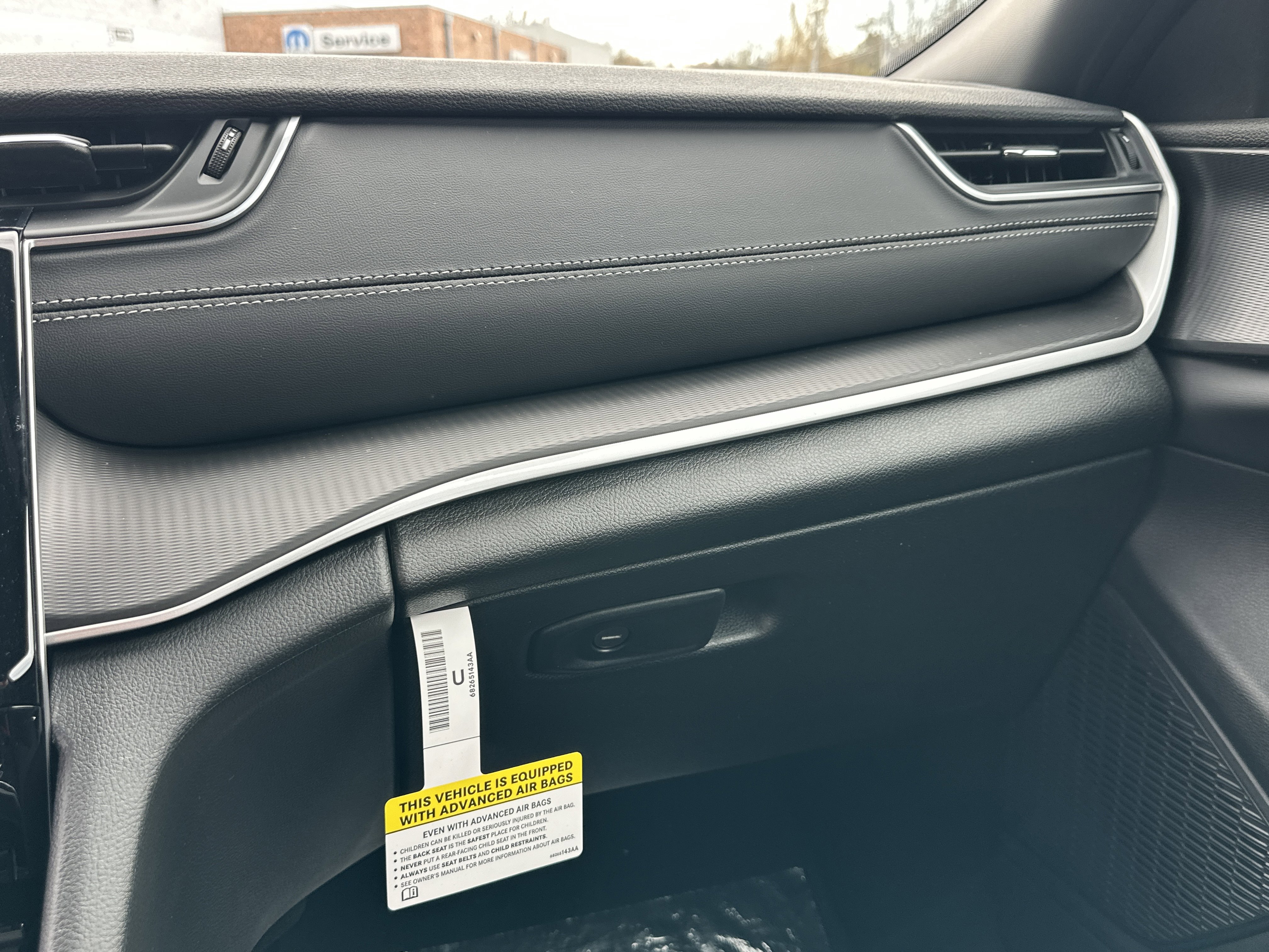 New 2025 Jeep Grand Cherokee Altitude image 7