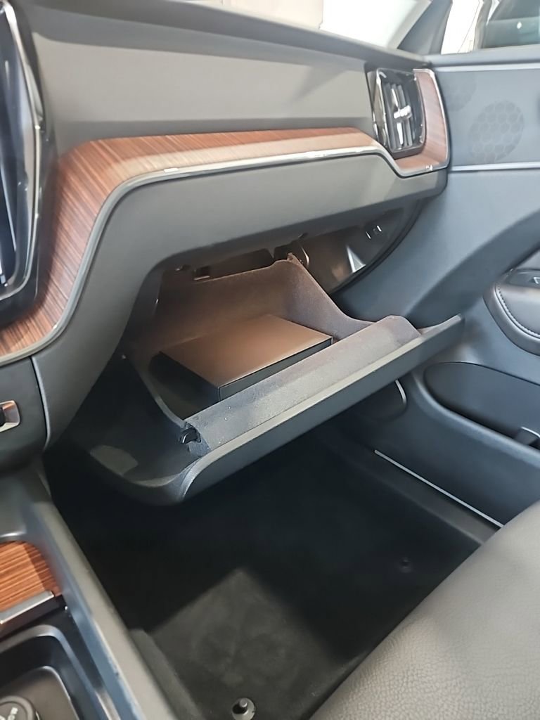 Used 2023 Volvo XC60 B5 Plus FWD image 29