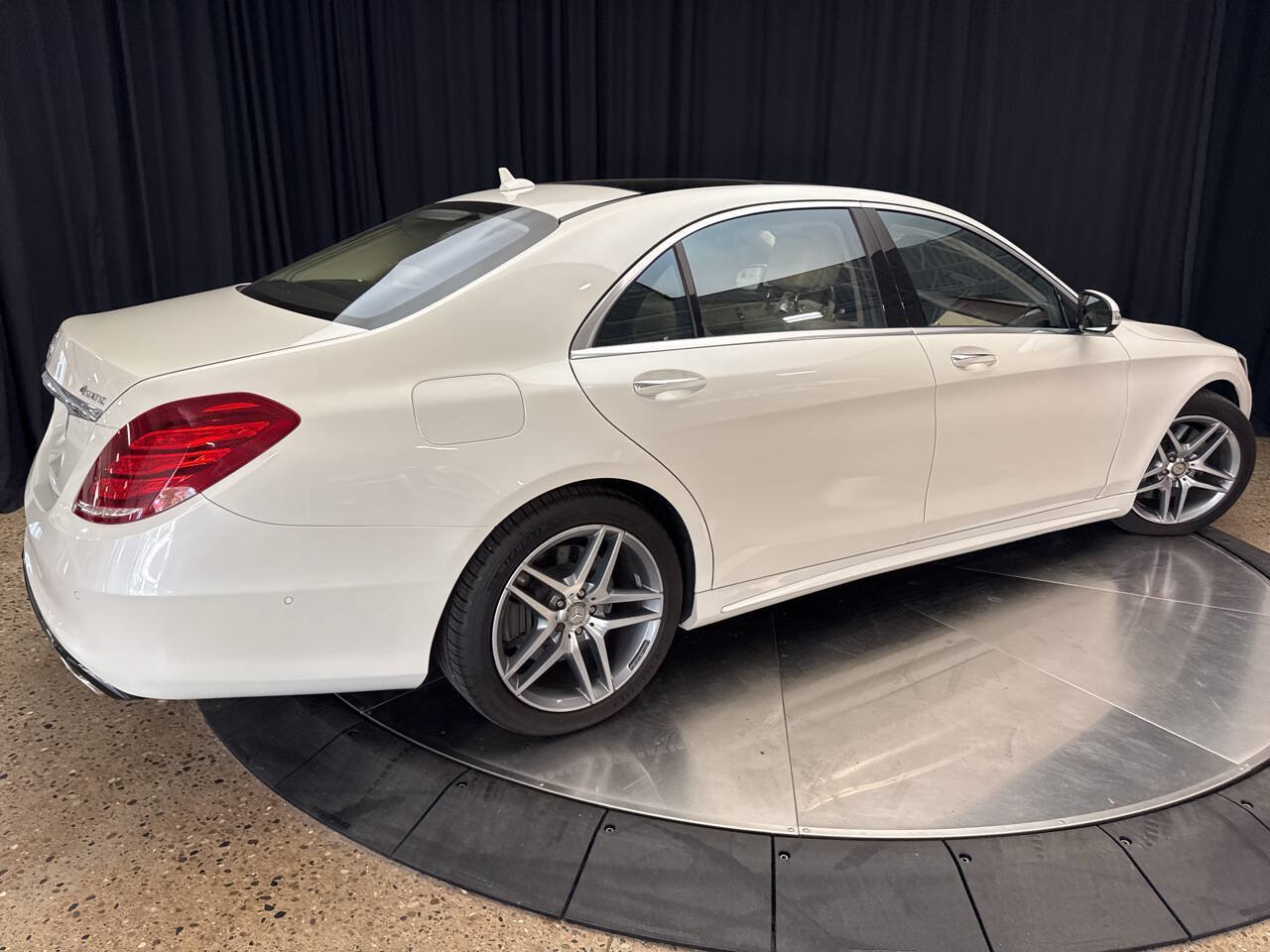Used 2016 Mercedes-Benz S 550 4MATIC Sedan image 9