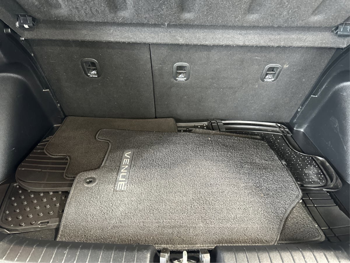 Used 2021 Hyundai Venue SEL FWD image 14