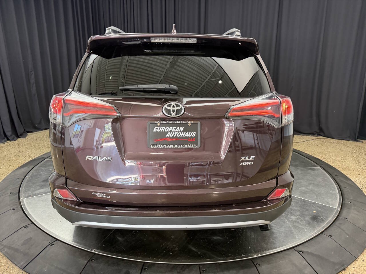 Used 2017 Toyota RAV4 XLE AWD/4WD image 10