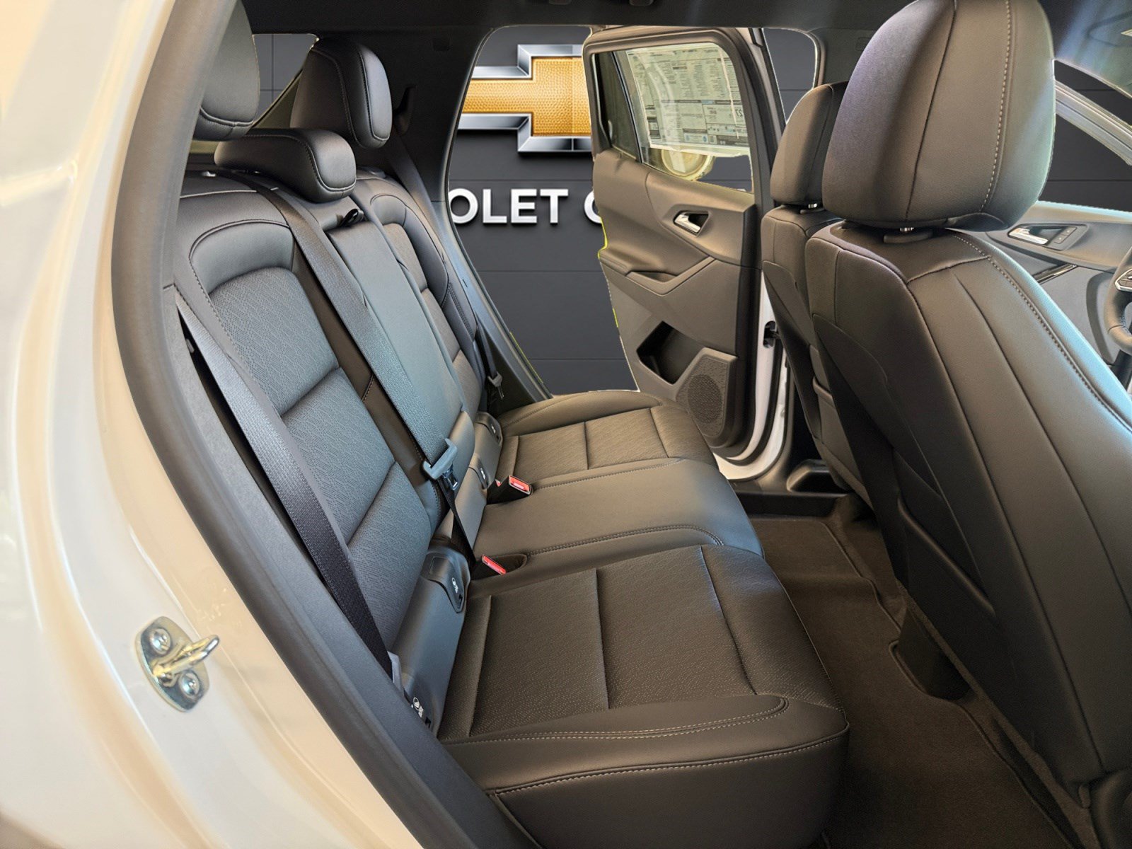 New 2027 Chevrolet Equinox LT w/ Convenience Package II FWD image 15