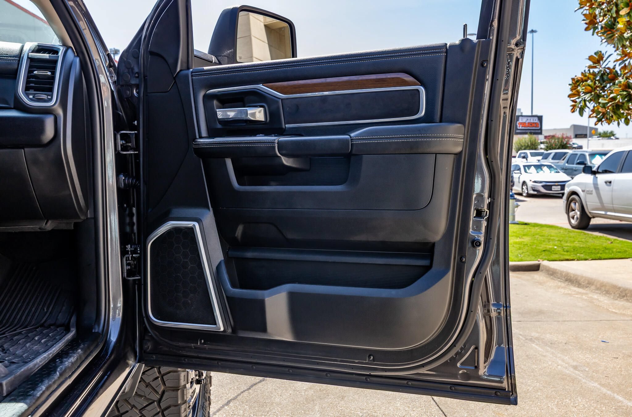 Used 2024 RAM 3500 Laramie w/ Towing Technology Group AWD/4WD image 45