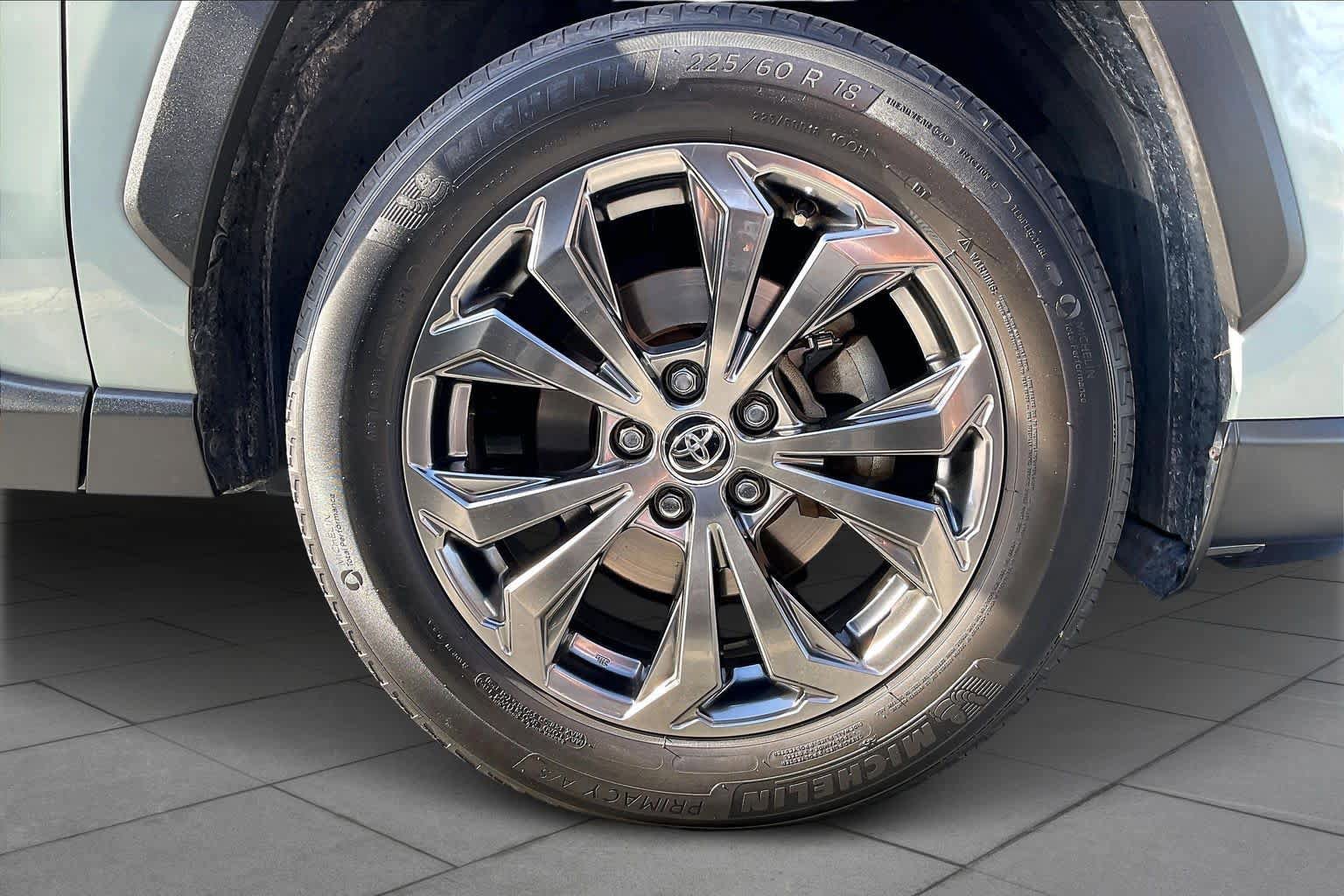 Used 2022 Toyota RAV4 XLE Premium image 10