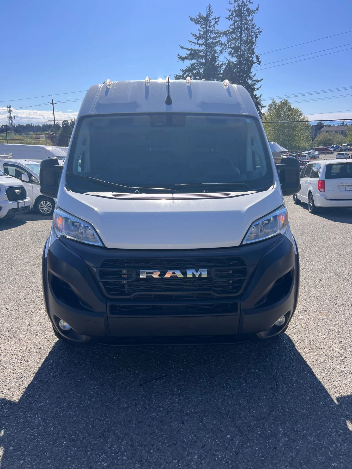 Used 2024 RAM ProMaster 2500 w/ Convenience Group FWD image 2