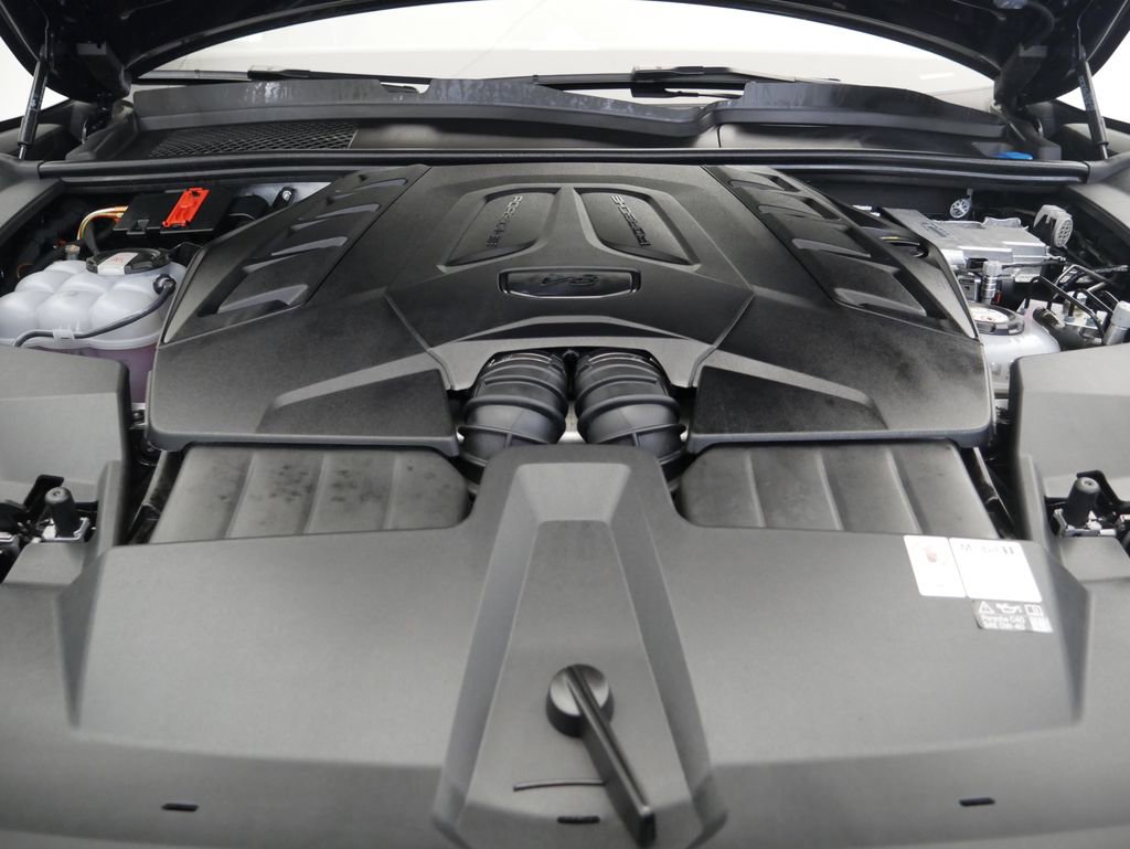 Certified 2024 Porsche Cayenne Turbo image 11