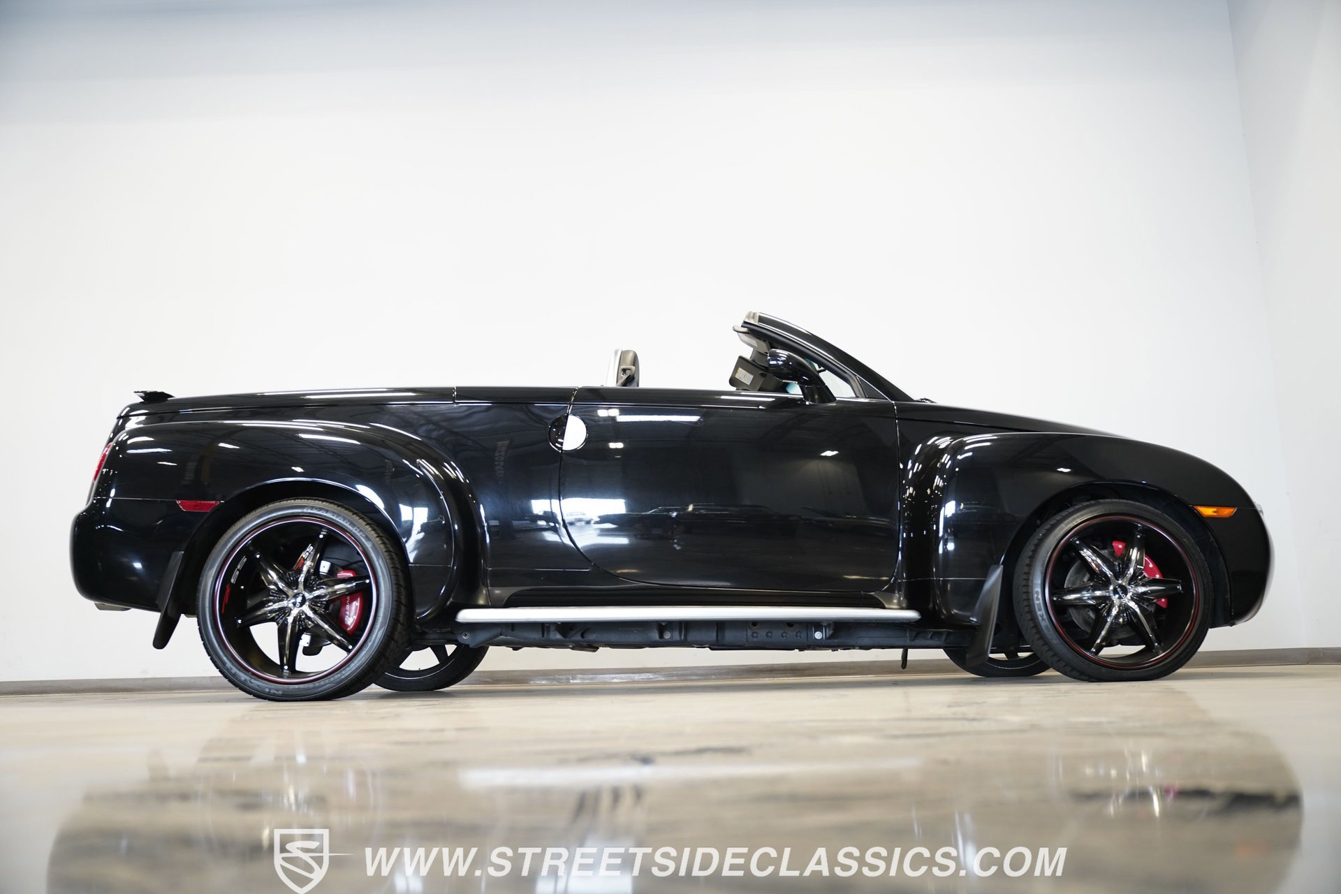 Used 2004 Chevrolet SSR w/ Preferred Equipment Group image 19