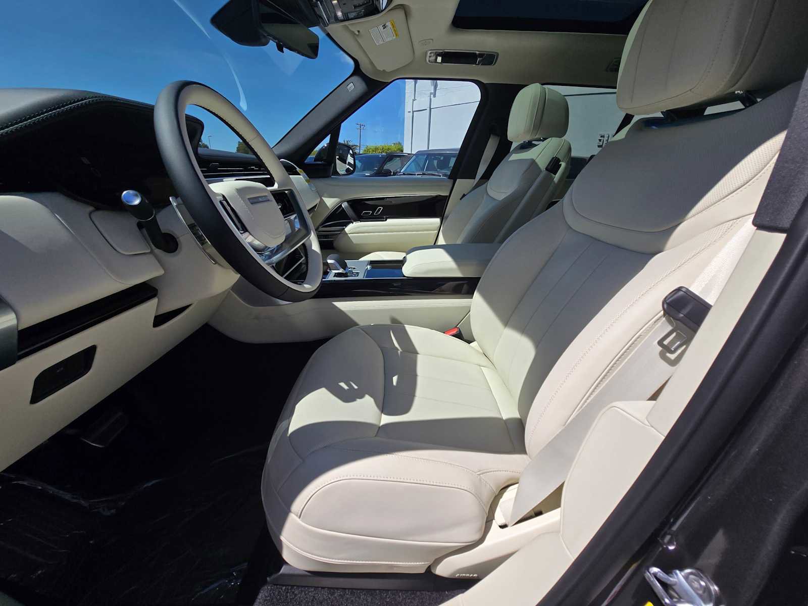 New 2025 Land Rover Range Rover SE image 25