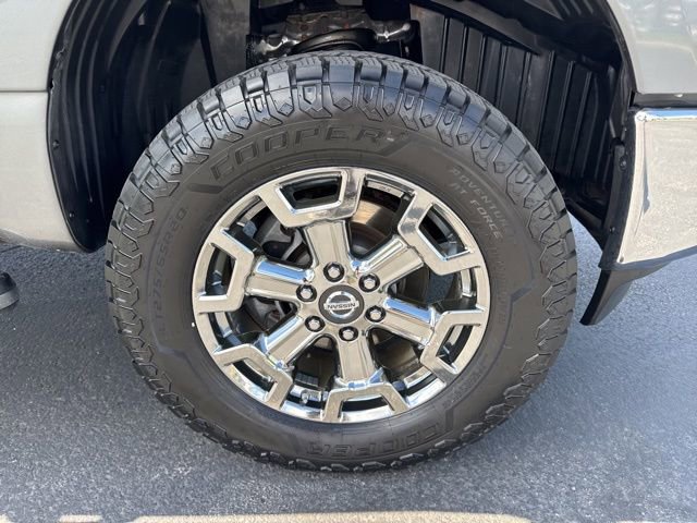 Used 2017 Nissan Titan SV AWD/4WD image 9