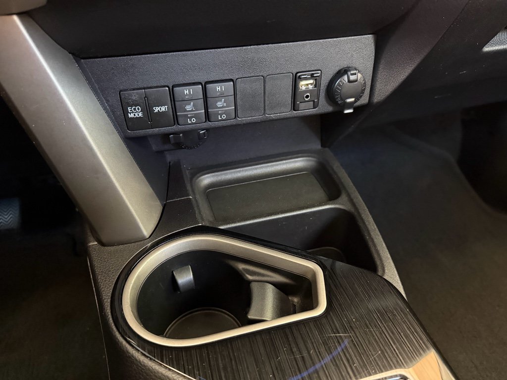 Used 2018 Toyota RAV4 Limited FWD image 23