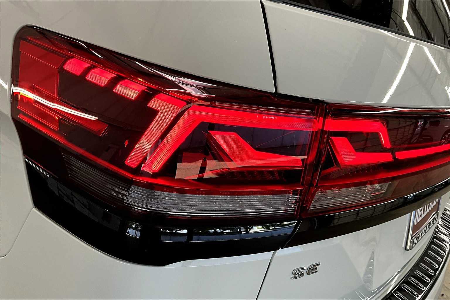 New 2025 Volkswagen Atlas Peak Edition SE image 24