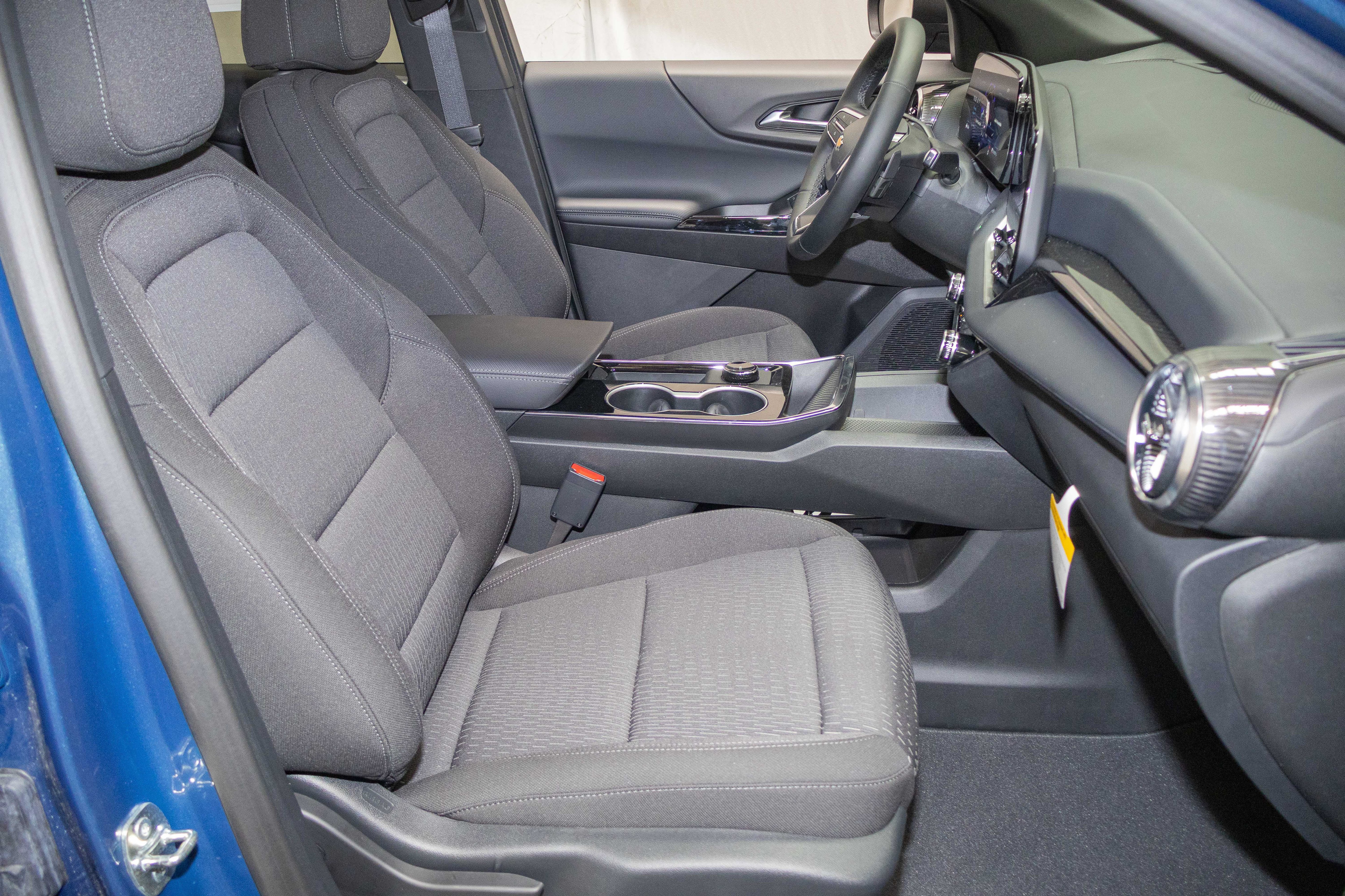 New 2027 Chevrolet Equinox LT w/ Safety and Technology Package FWD image 11