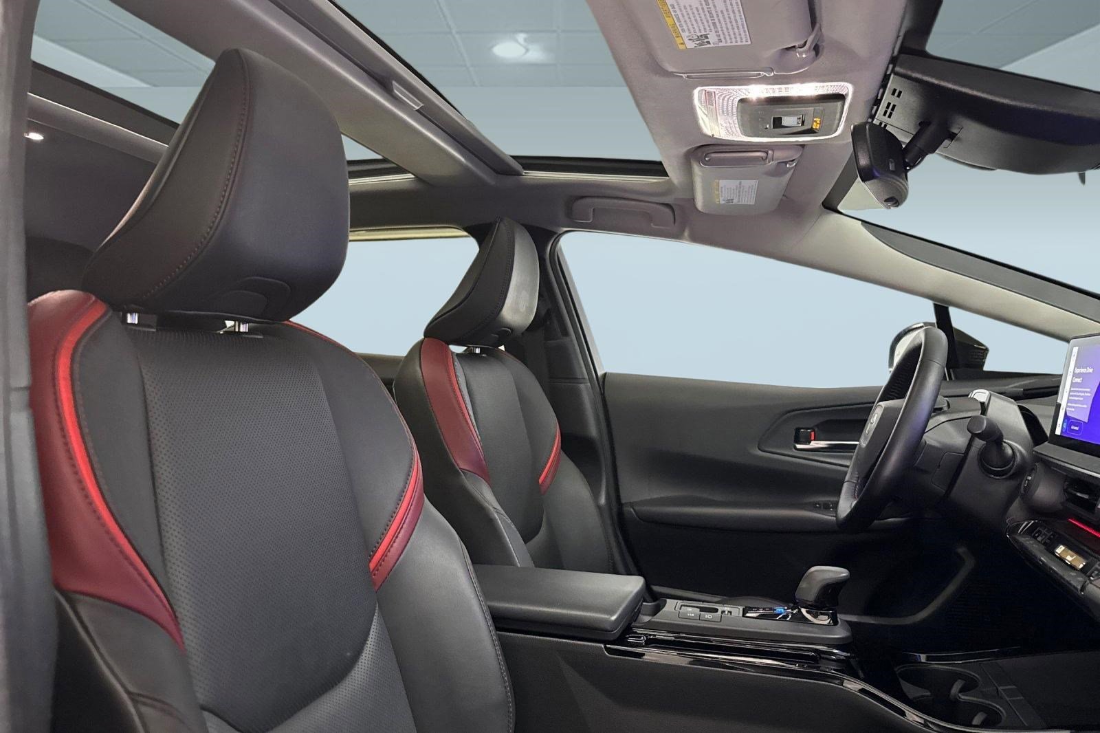 Used 2023 Toyota Prius Prime Premium image 31