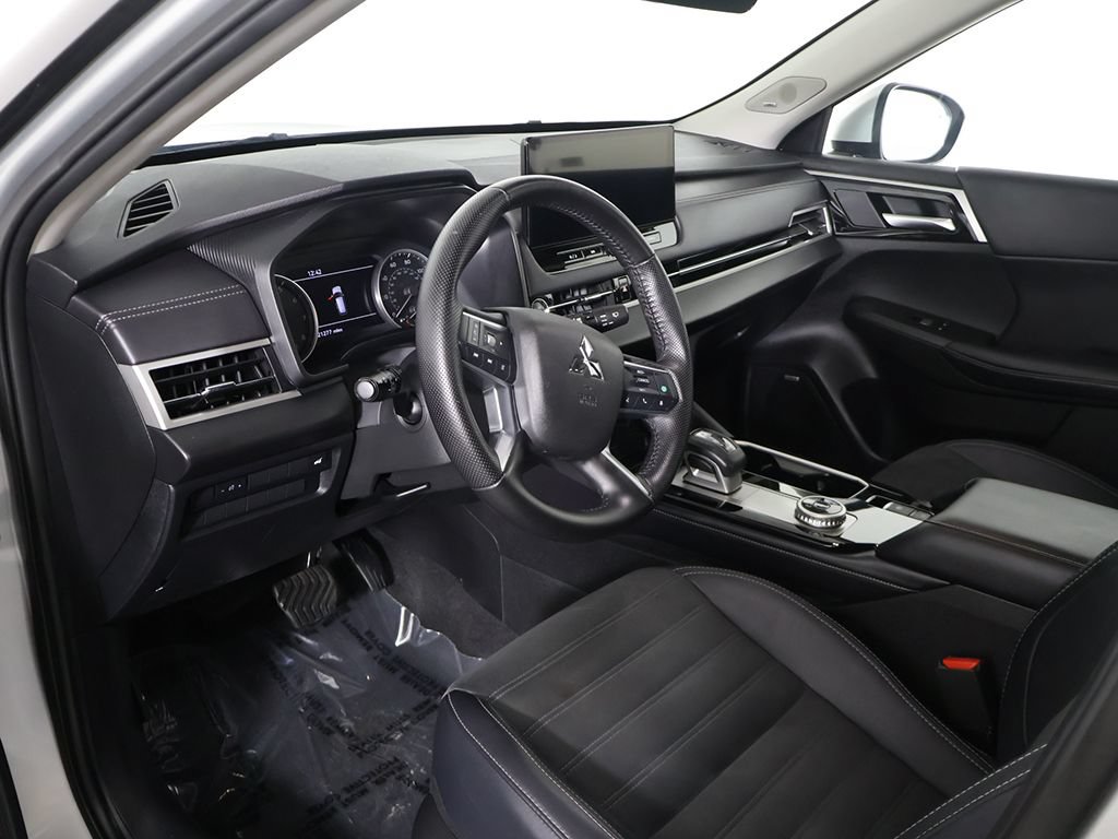 Used 2025 Mitsubishi Outlander SE FWD image 24