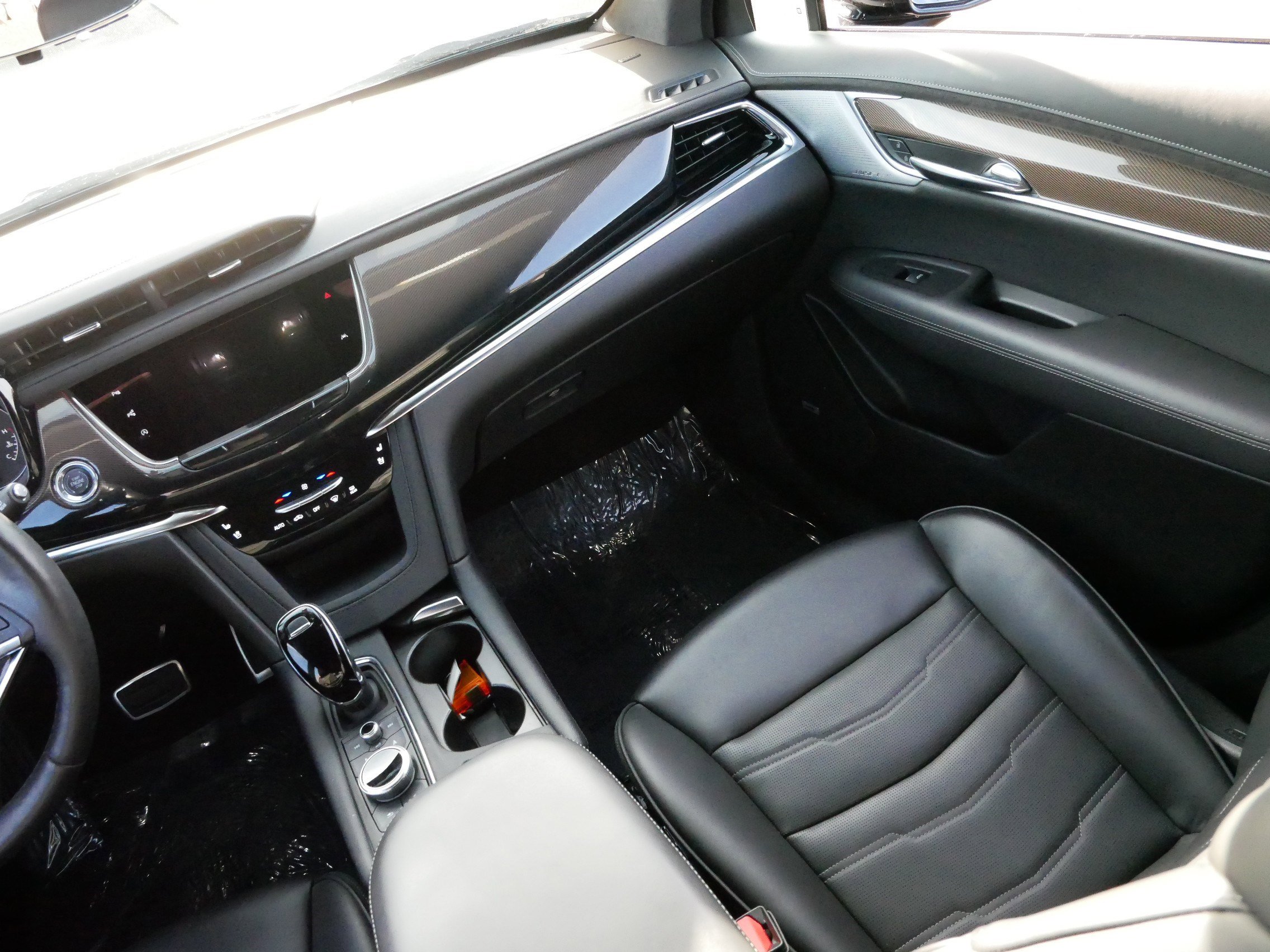 Certified 2024 Cadillac XT6 Sport w/ LPO, Onyx Lite Package image 11