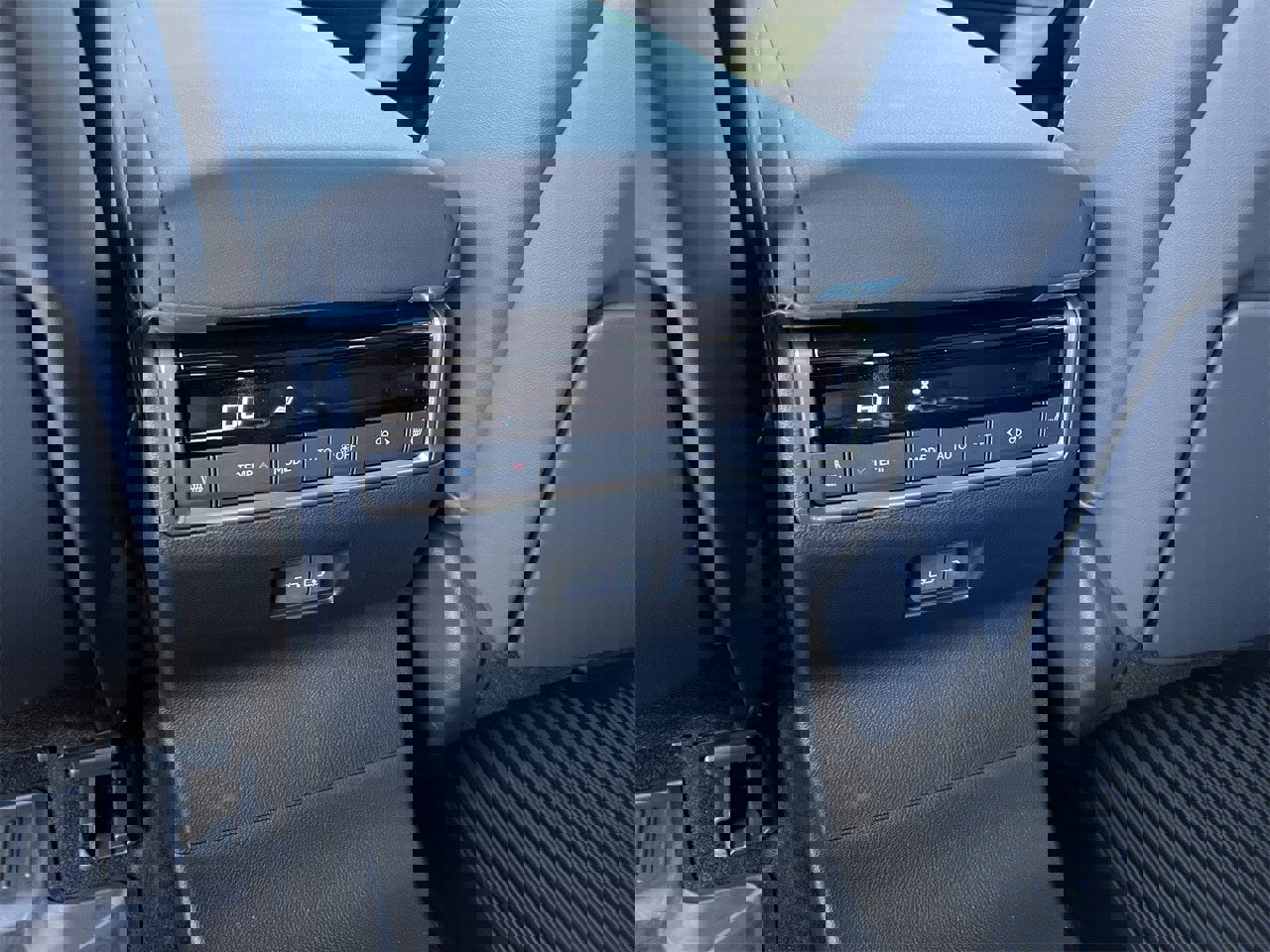 Used 2025 Lexus GX 550 w/ Cold Area Package image 30