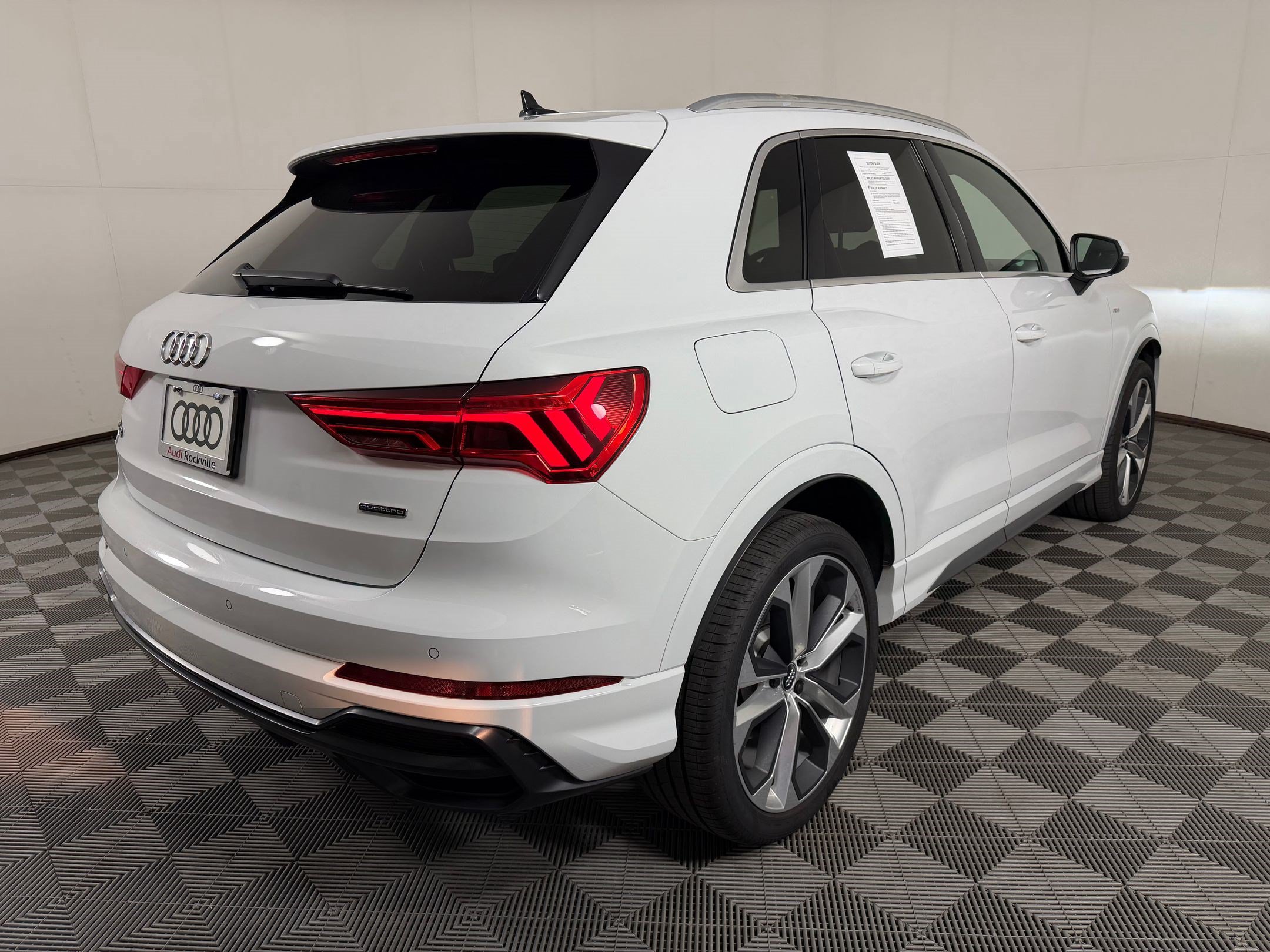 Used 2020 Audi Q3 2.0T Premium Plus AWD/4WD image 9