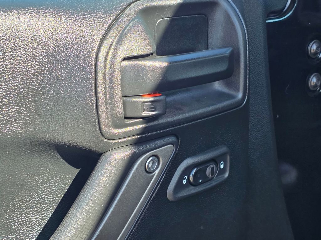 Used 2018 Jeep Wrangler Sport image 15