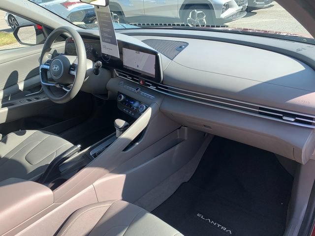 Certified 2024 Hyundai Elantra SEL FWD image 11