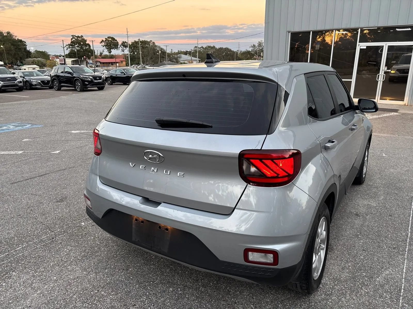 Used 2022 Hyundai Venue SE FWD image 10