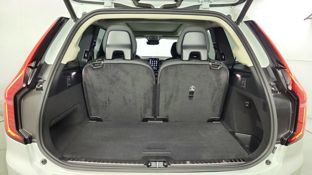 New 2026 Volvo XC90 B5 Plus w/ Protection Package Premier AWD/4WD image 40