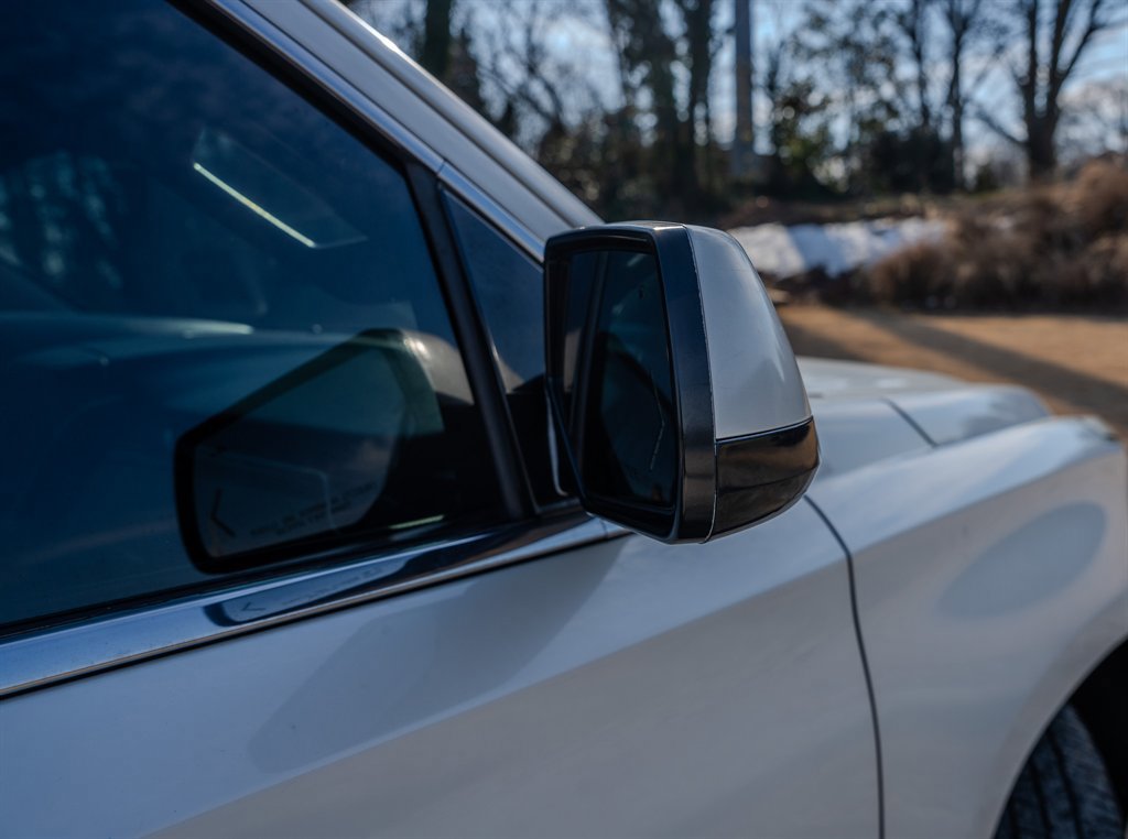 Used 2015 GMC Yukon XL Denali w/ Premium Package RWD image 12